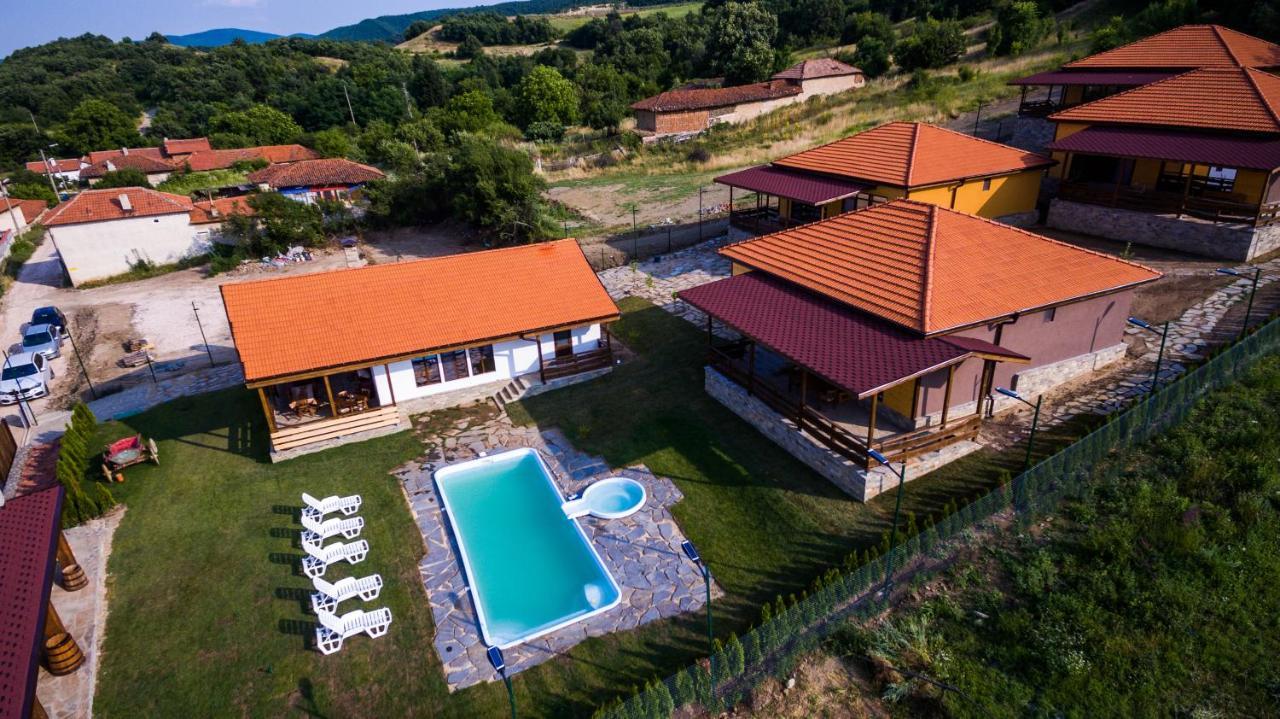 Етно Комплекс "Поп Грую Бански" Banya  Exterior foto